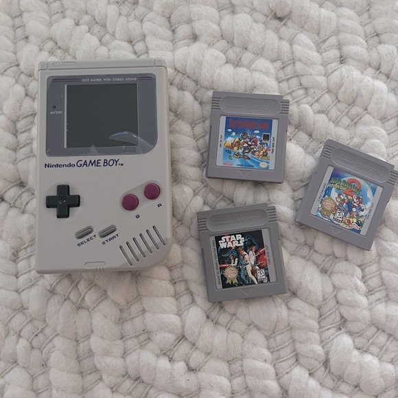 VINTAGE NINTENDO GAMEBOY Original + 3 game cartridges. Near perfect condition! - Picture 1 of 12